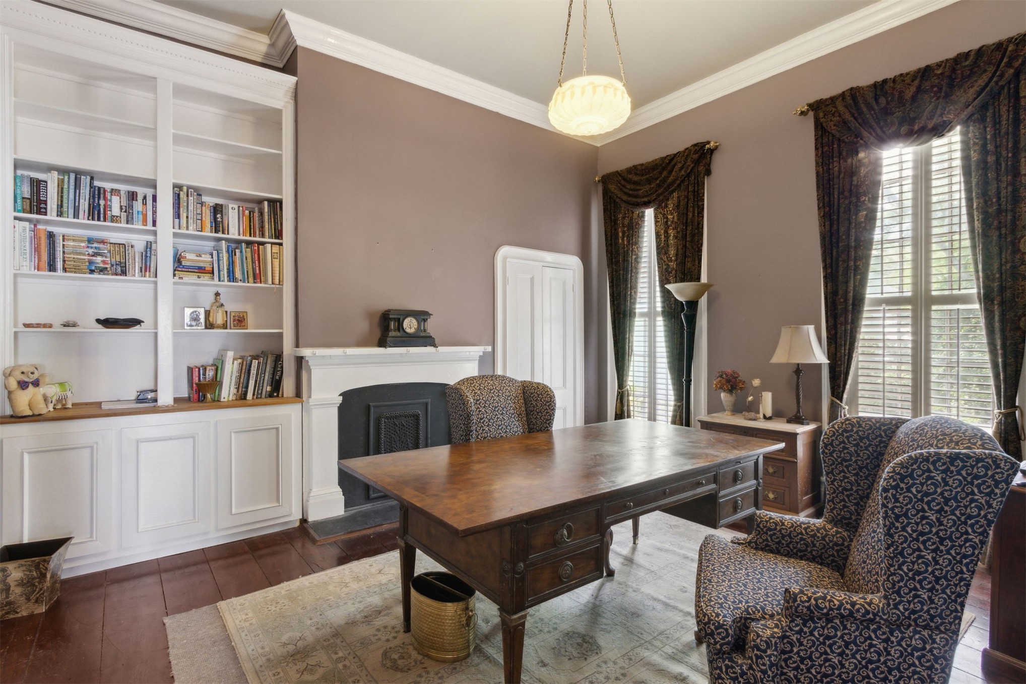 327 South 7th Street Fernandina Beach, FL 32034 - Photo 38 of 71 a living room with furniture a chandelier and a table