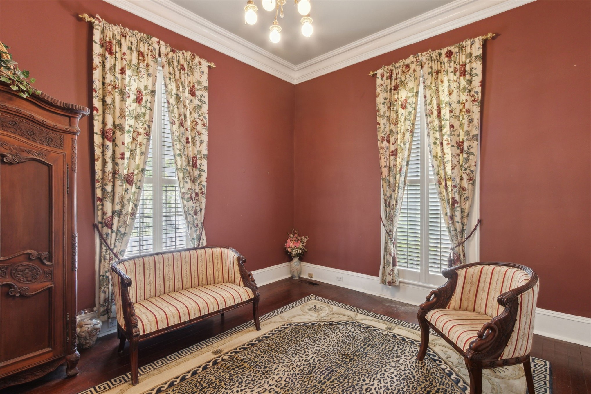 327 South 7th Street Fernandina Beach, FL 32034 - Photo 44 of 71 a living room with furniture and a window