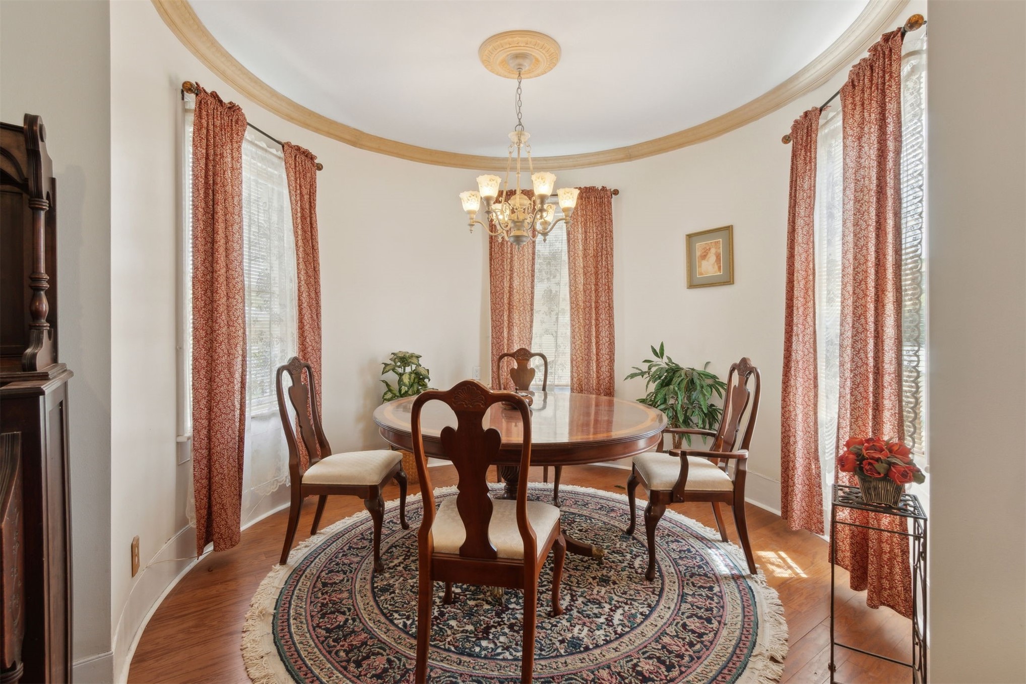 327 South 7th Street Fernandina Beach, FL 32034 - Photo 55 of 71 a view of a dining room with furniture and chandelier