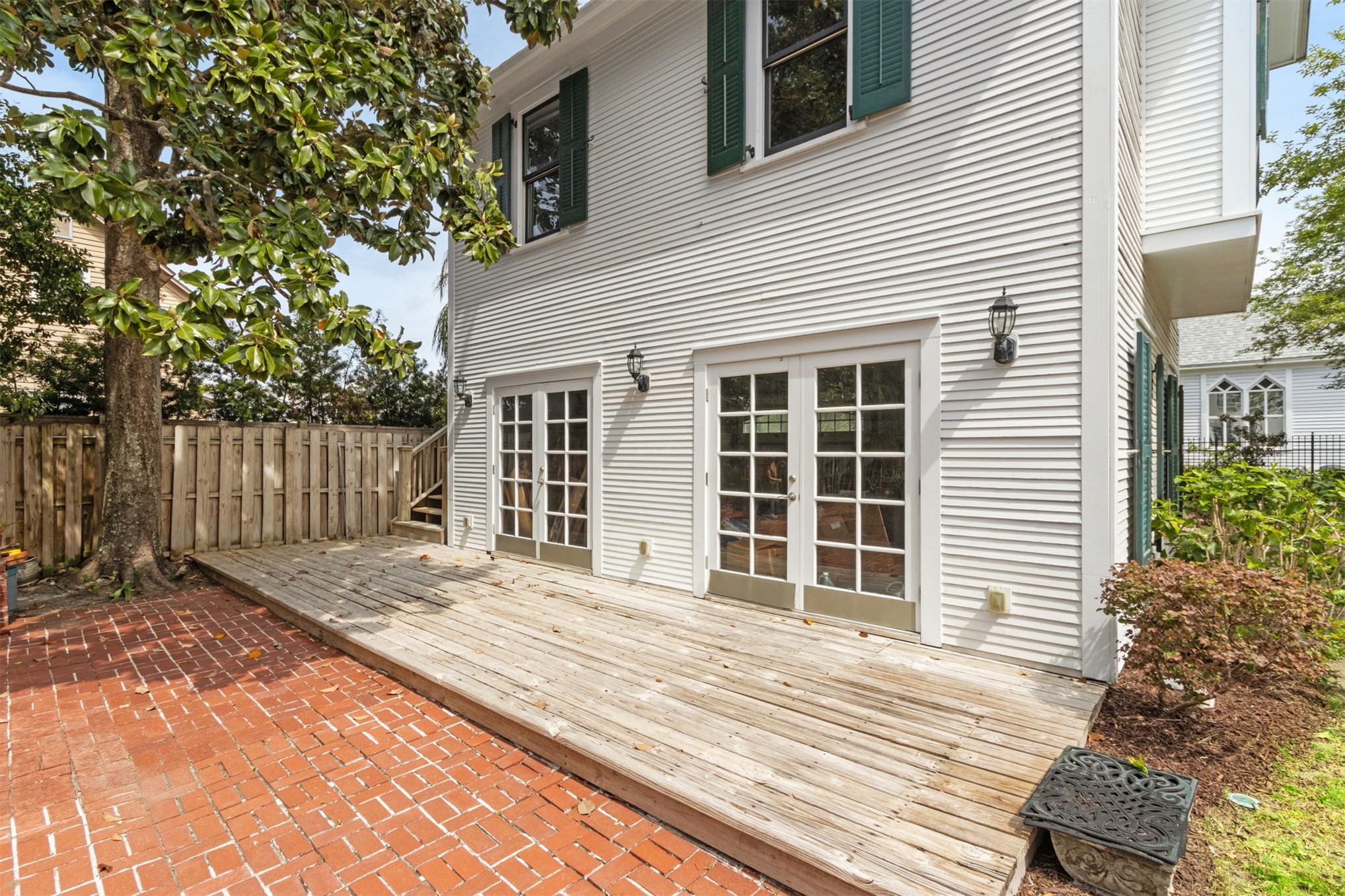 327 South 7th Street Fernandina Beach, FL 32034 - Photo 64 of 71 a front view of a house with a yard