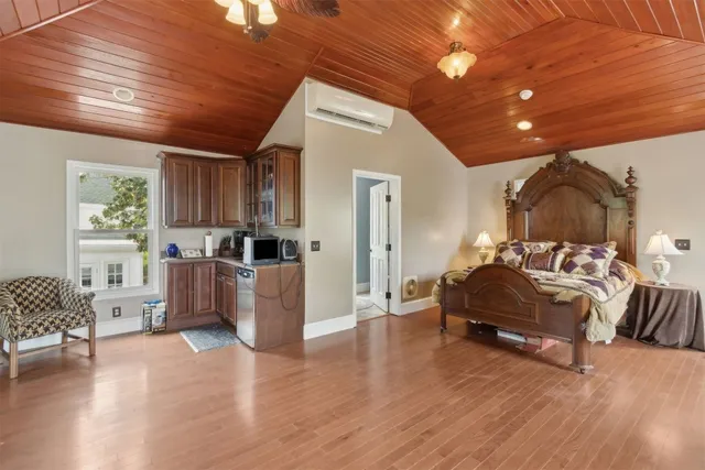 $2,500,000 | 327 South 7th Street, Fernandina Beach, FL 32034