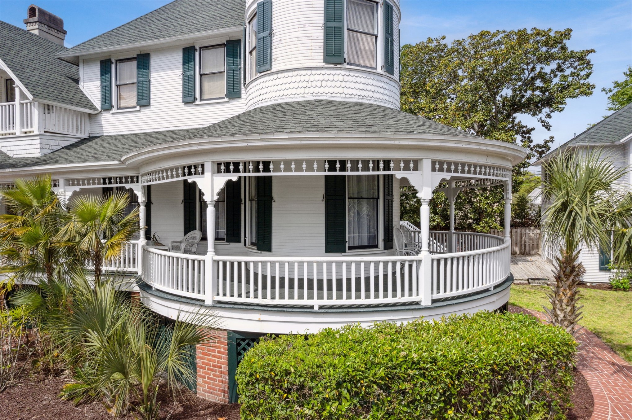 327 South 7th Street Fernandina Beach, FL 32034 - Photo 7 of 71 a view of a house with a deck and a yard