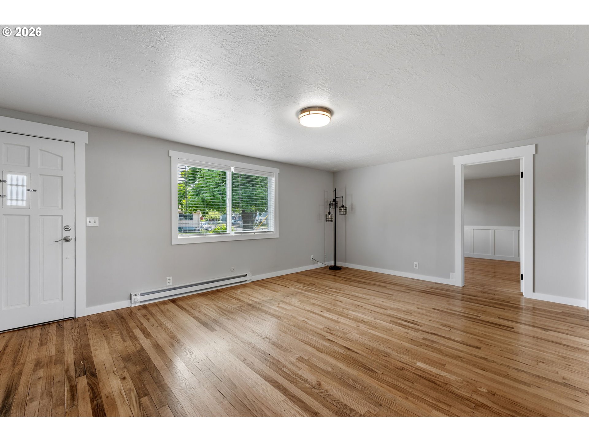 622 North 51st Street Springfield, OR 97478 - Photo 4 of 25 Living Room