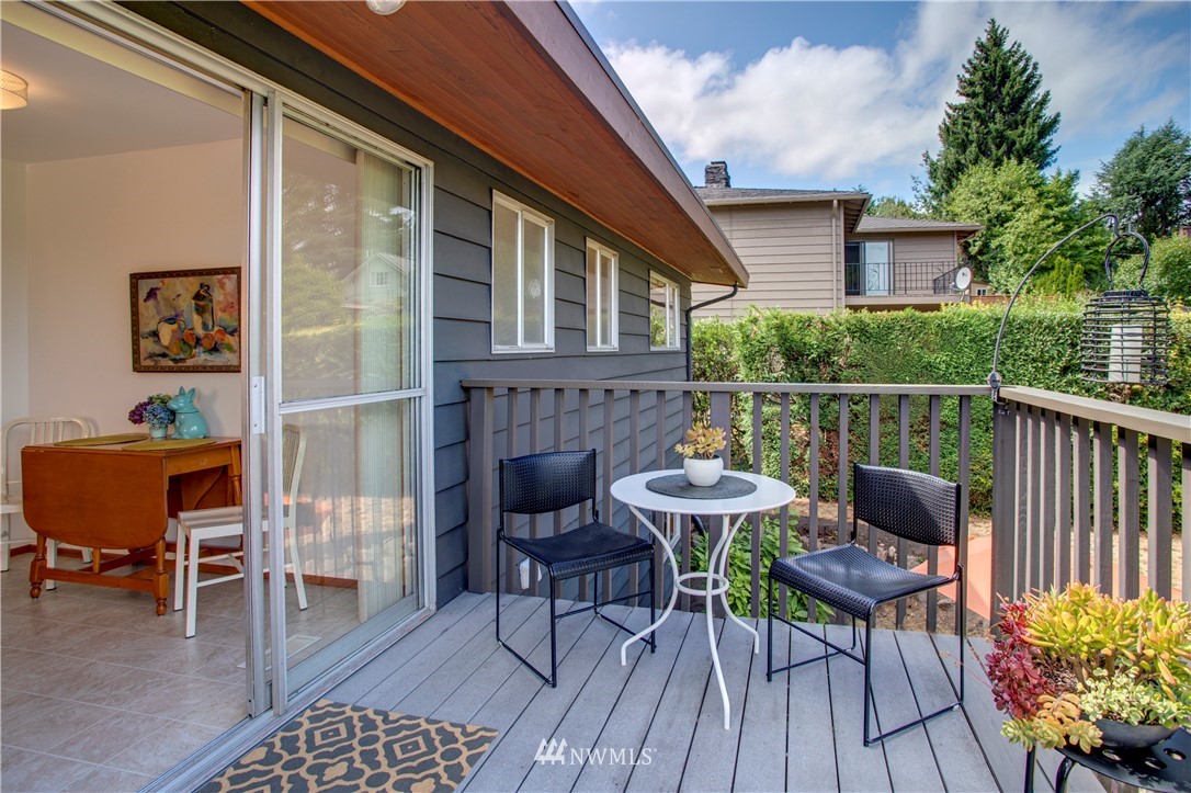 7620 South 115th Street Seattle, WA 98178 - Photo 12 of 33 a view of a chairs and table in the patio