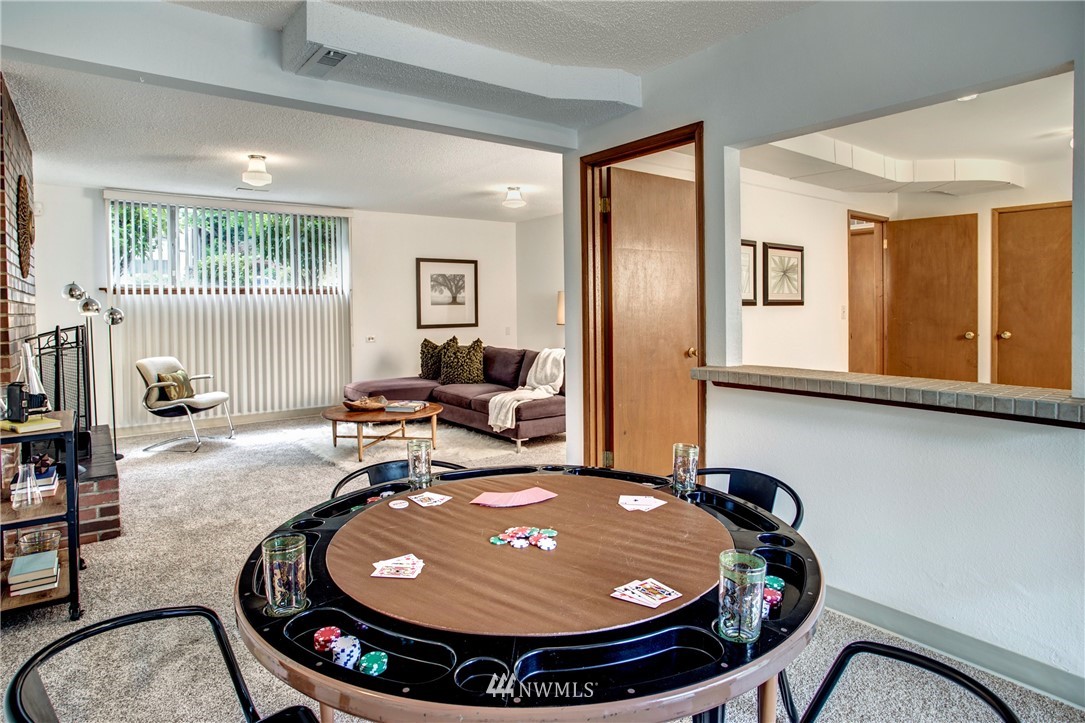7620 South 115th Street Seattle, WA 98178 - Photo 24 of 33 a room with furniture and window