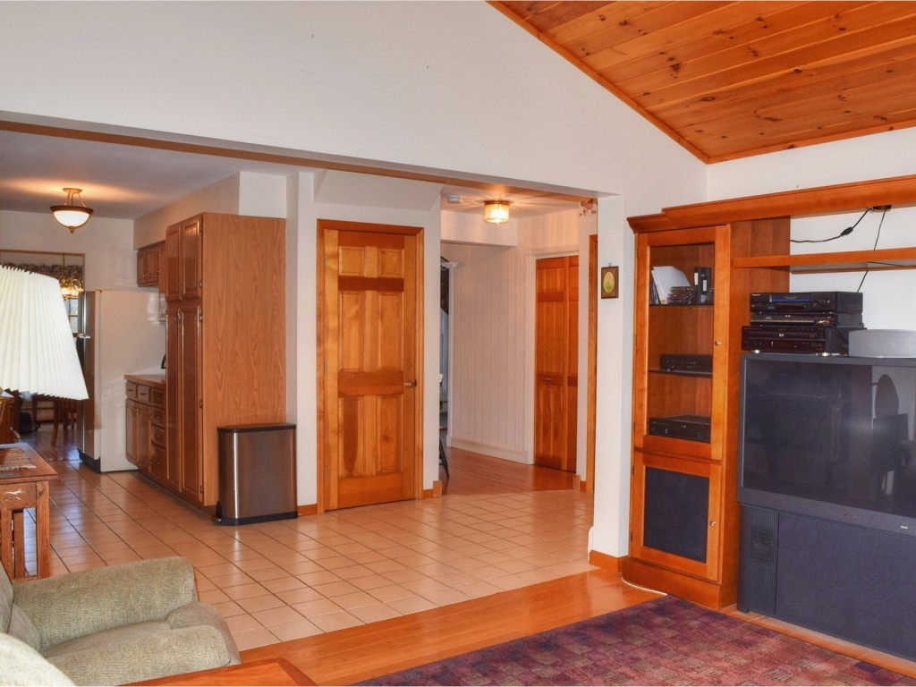 11 Tower Ridge Circle Colchester, VT 05446 - Photo 4 of 29 Gallery Image 4