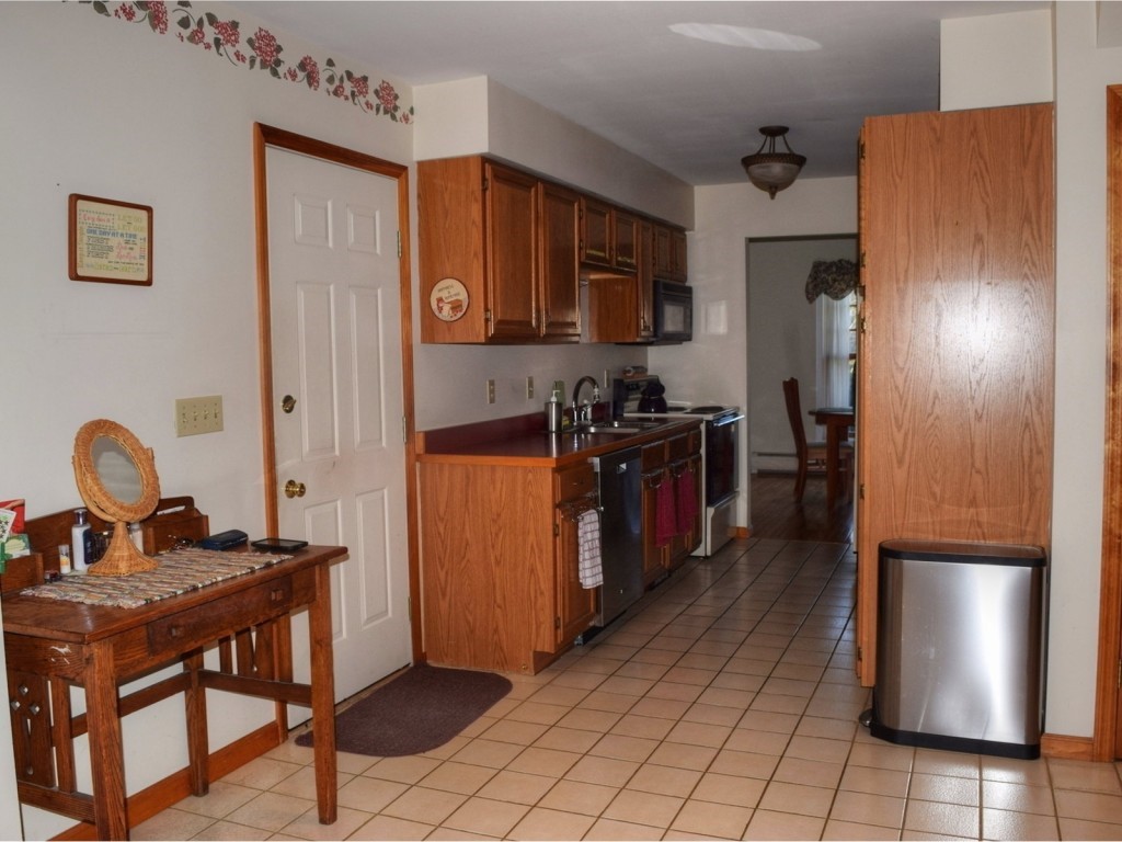 11 Tower Ridge Circle Colchester, VT 05446 - Photo 8 of 29 Gallery Image 8