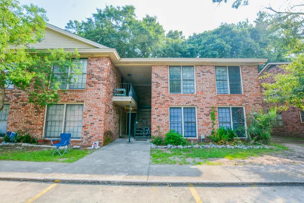 $2,200 | 910 Sea Gull Drive, Unit B, Mount Pleasant, SC 29464