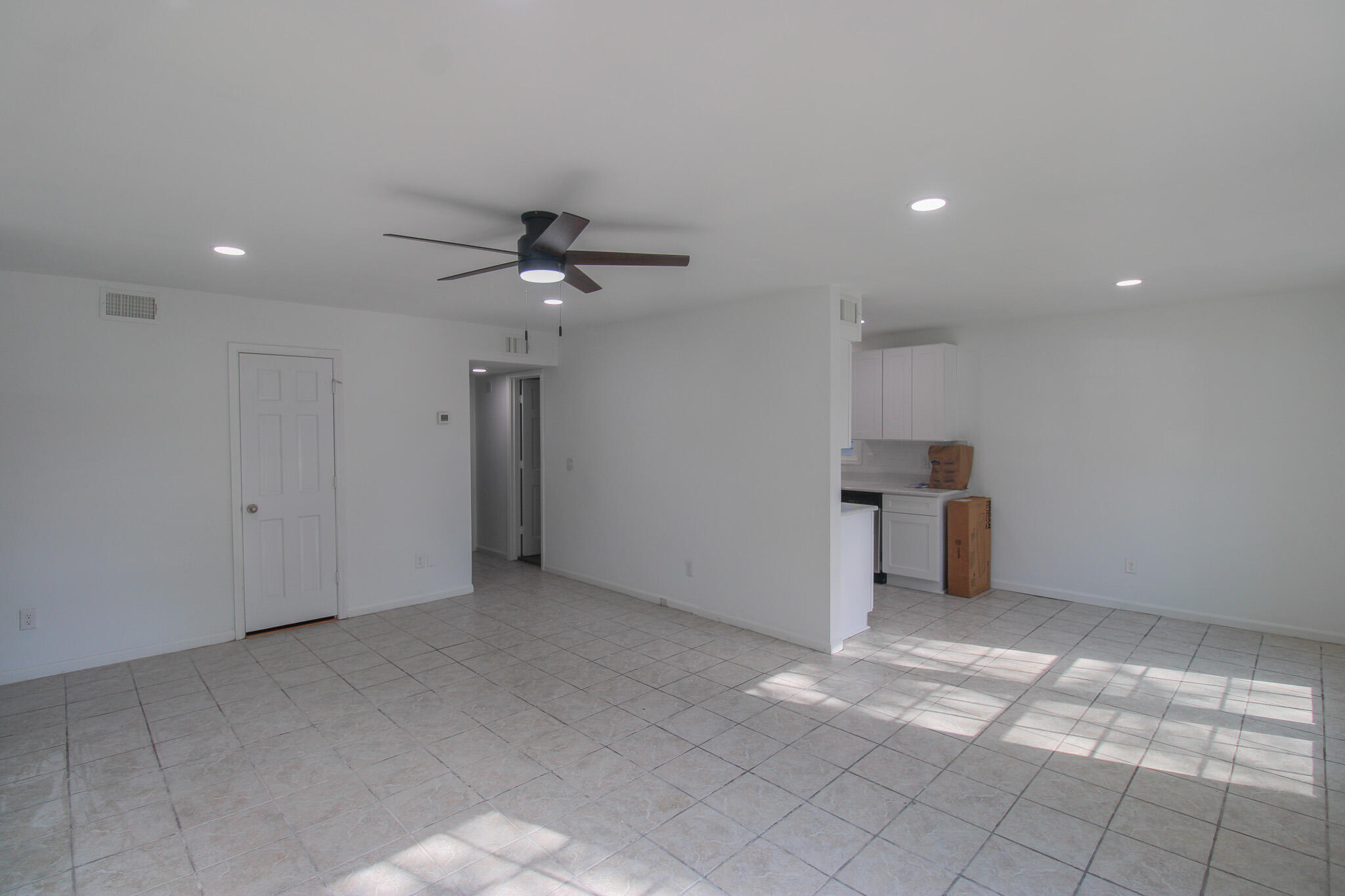 910 Sea Gull Drive, Unit B Mount Pleasant, SC 29464 - Photo 3 of 14 IMG_8701