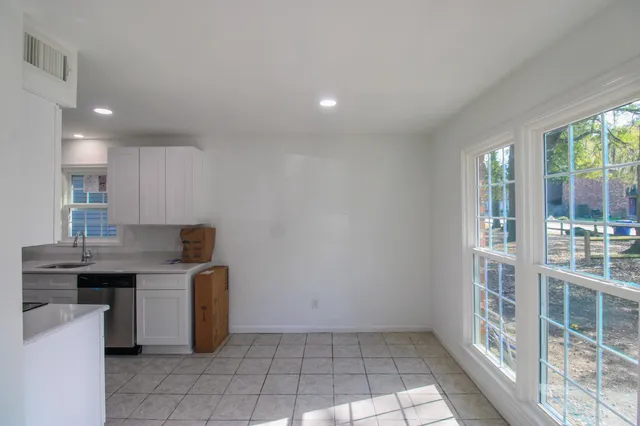 $2,330 | 910 Sea Gull Drive, Unit B, Mount Pleasant, SC 29464