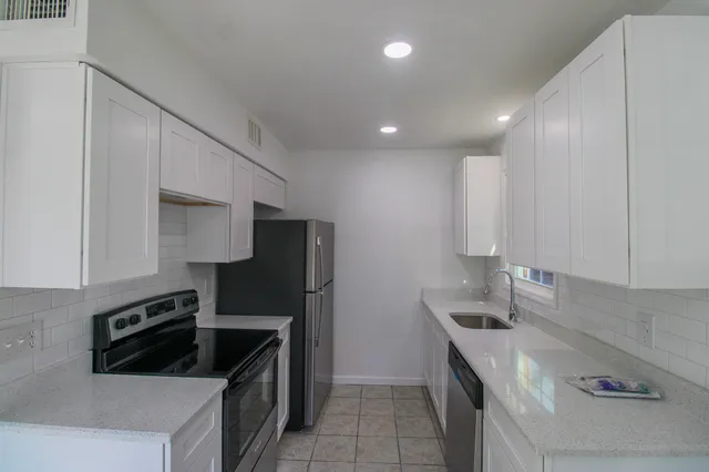 $2,330 | 910 Sea Gull Drive, Unit B, Mount Pleasant, SC 29464