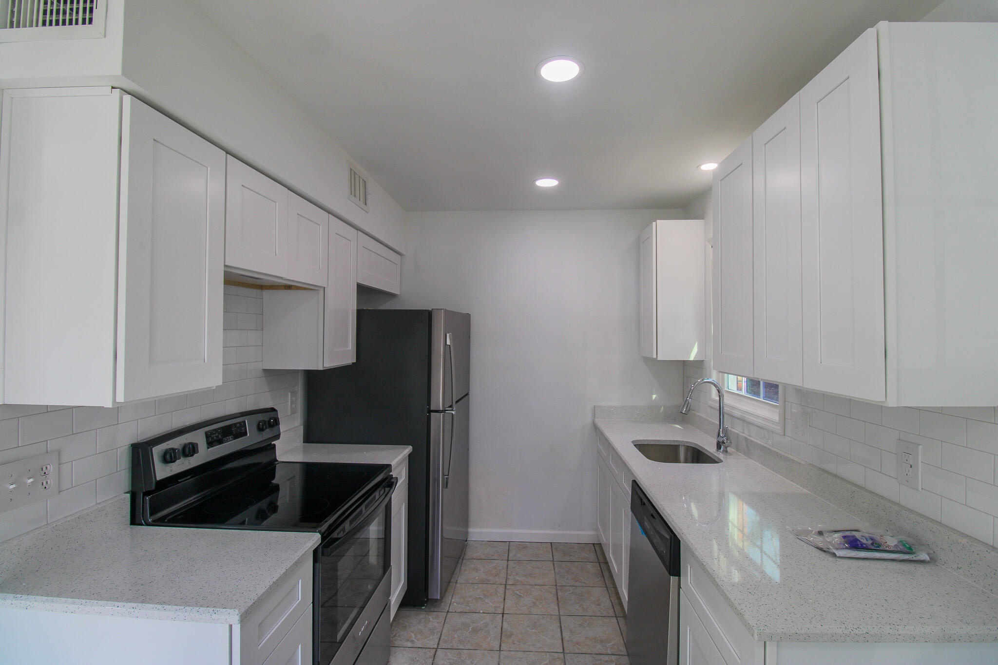 910 Sea Gull Drive, Unit B Mount Pleasant, SC 29464 - Photo 5 of 14 IMG_8714