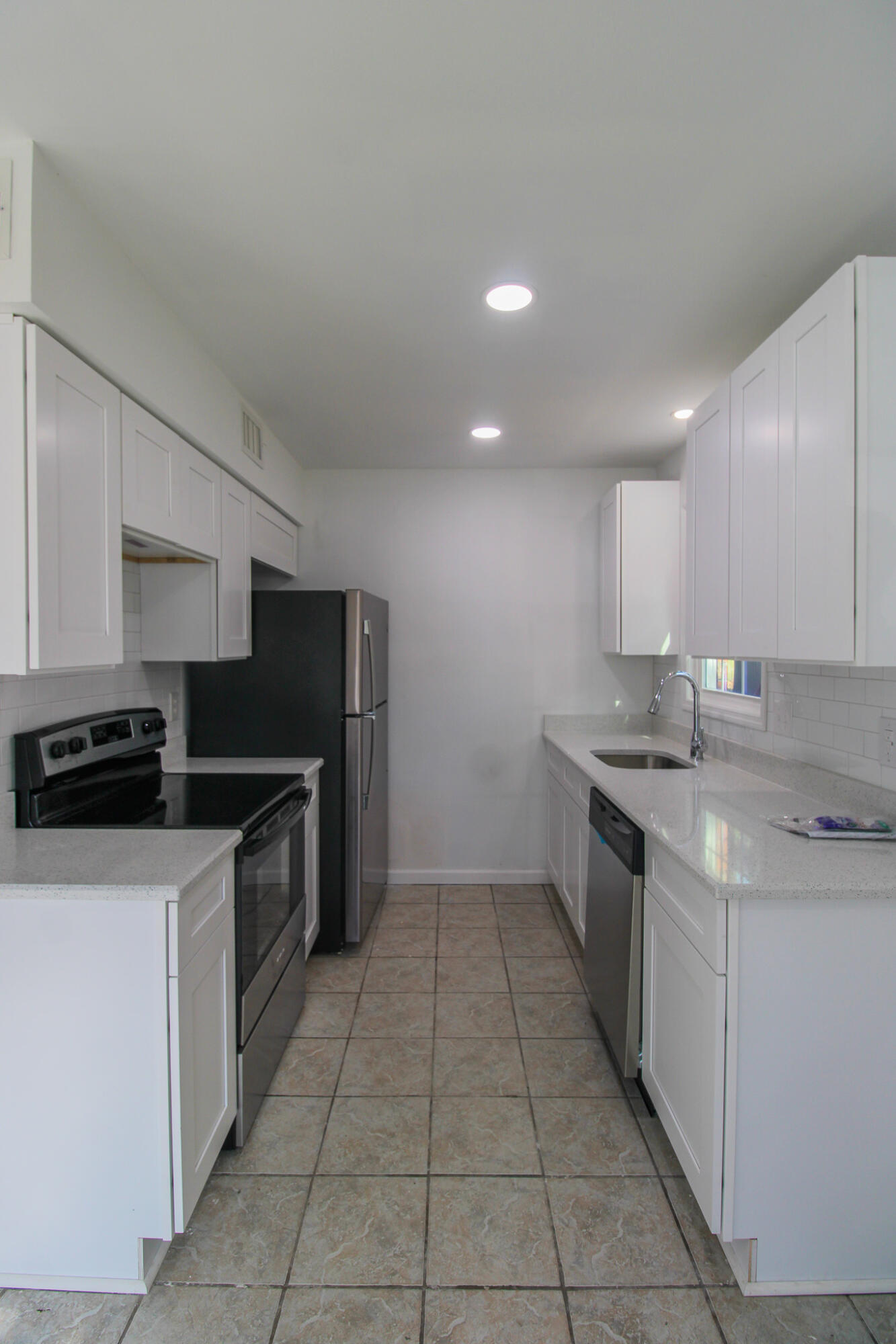 910 Sea Gull Drive, Unit B Mount Pleasant, SC 29464 - Photo 6 of 14 IMG_8715