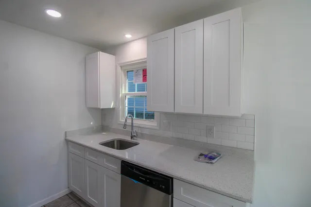 $2,330 | 910 Sea Gull Drive, Unit B, Mount Pleasant, SC 29464