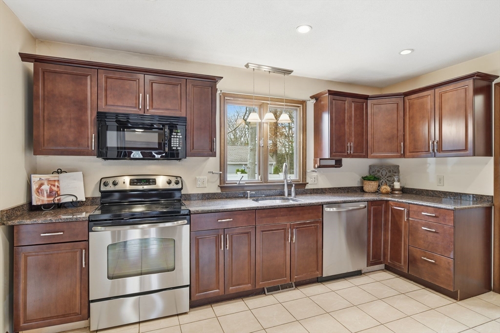 136 Fenwood Road Longmeadow, MA 01106 - Photo 11 of 38 Gallery Image 11