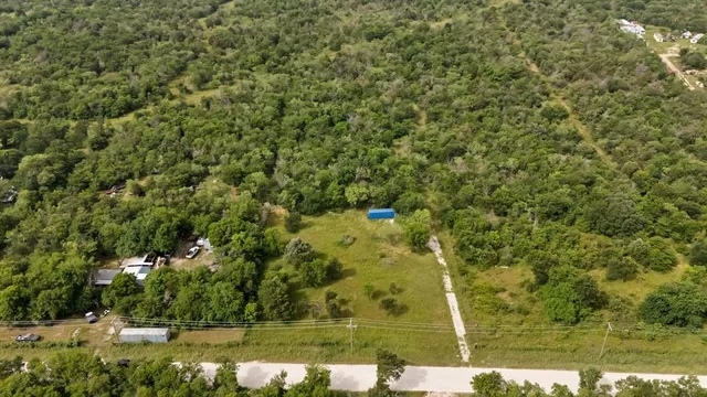 a view of a back yard
