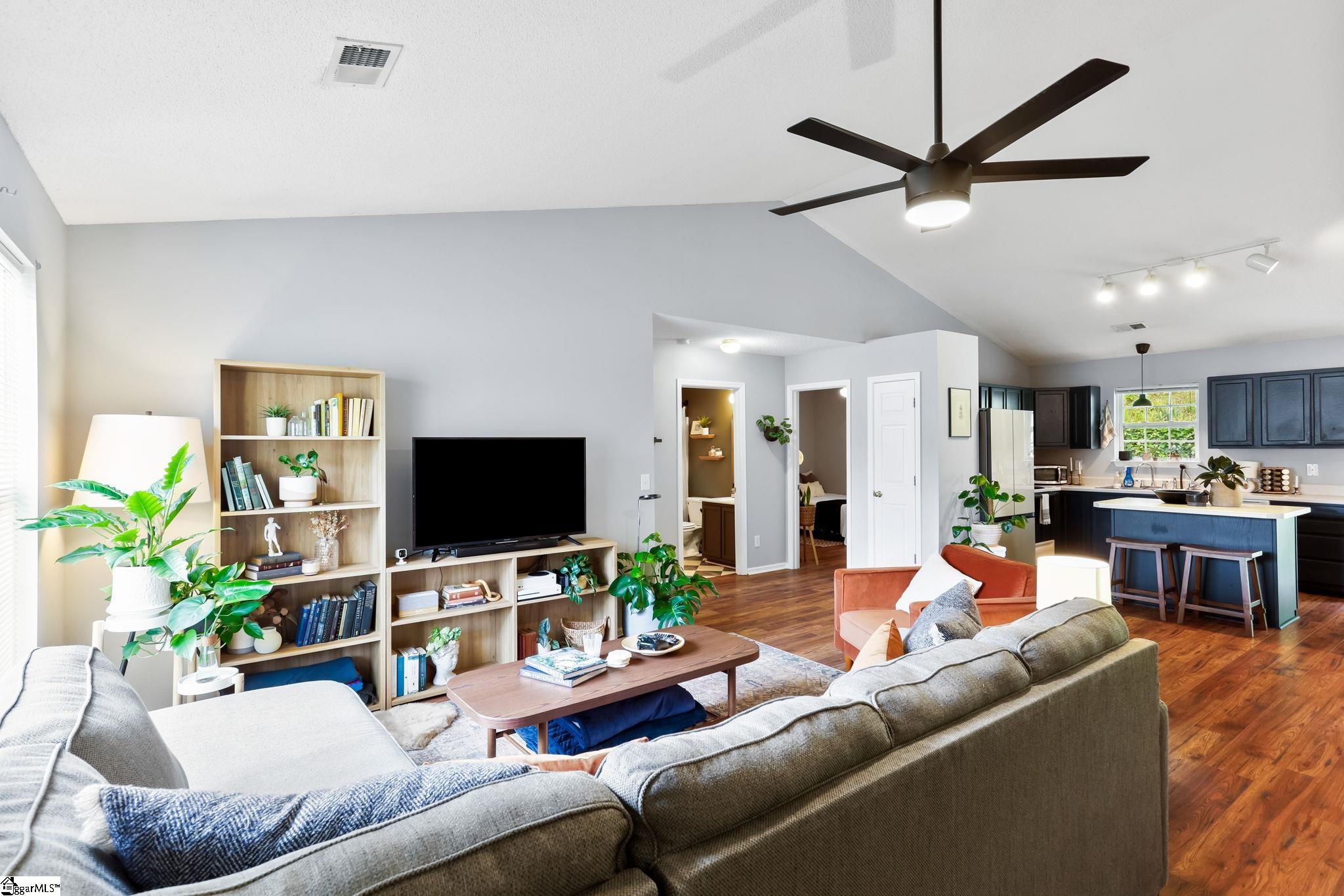 1901 Country Apple Court Fountain Inn, SC 29644 - Photo 3 of 27