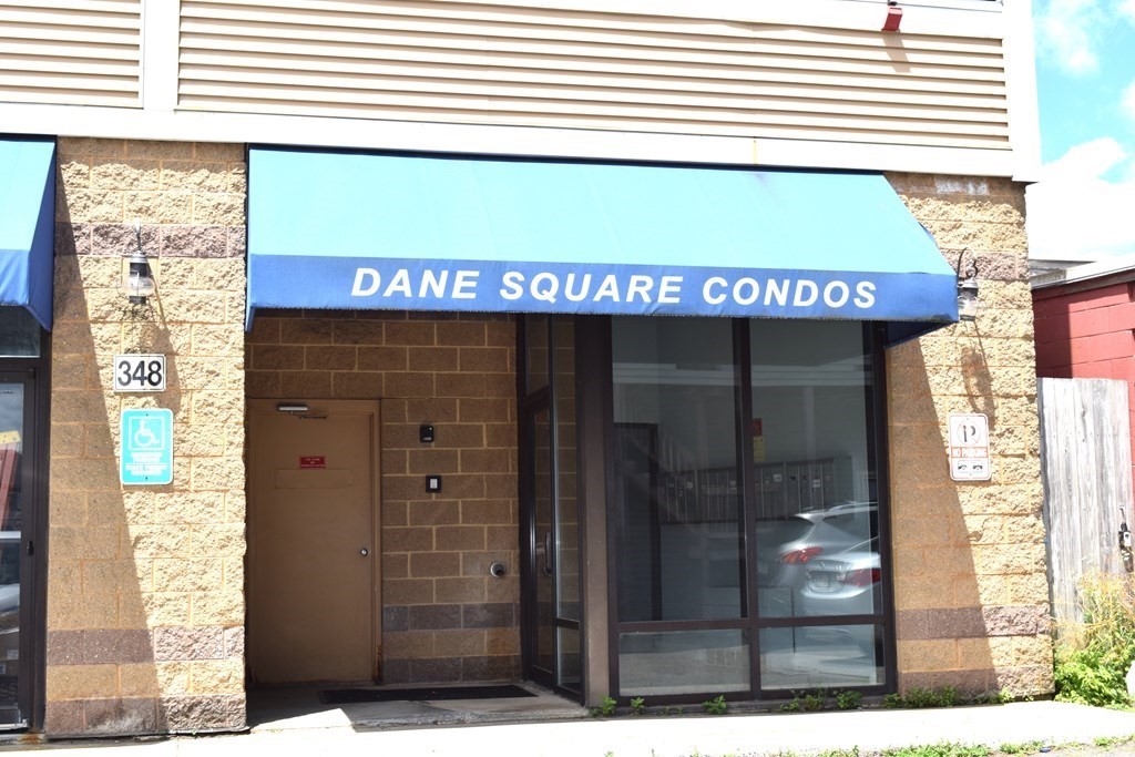 348 Rantoul Street, Unit 303 Beverly, MA 01915 - Photo 2 of 15