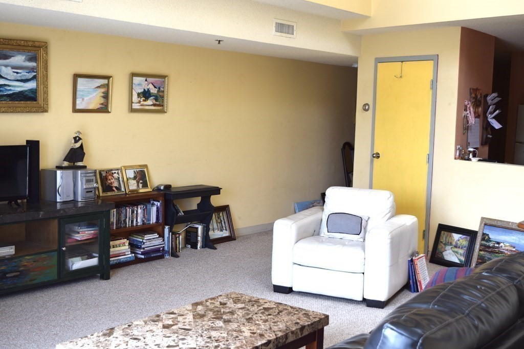 348 Rantoul Street, Unit 303 Beverly, MA 01915 - Photo 4 of 15