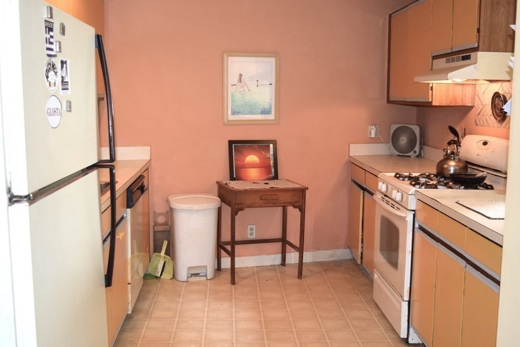 348 Rantoul Street, Unit 303 Beverly, MA 01915 - Photo 5 of 15