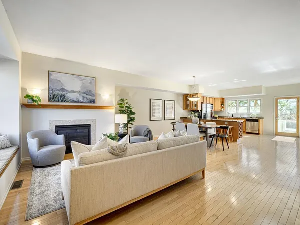 $445,000 | 971 St Paul Avenue, St. Paul, MN 55116