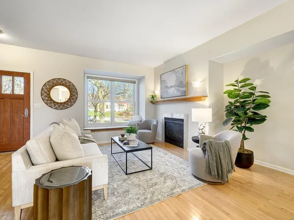 $445,000 | 971 St Paul Avenue, St. Paul, MN 55116
