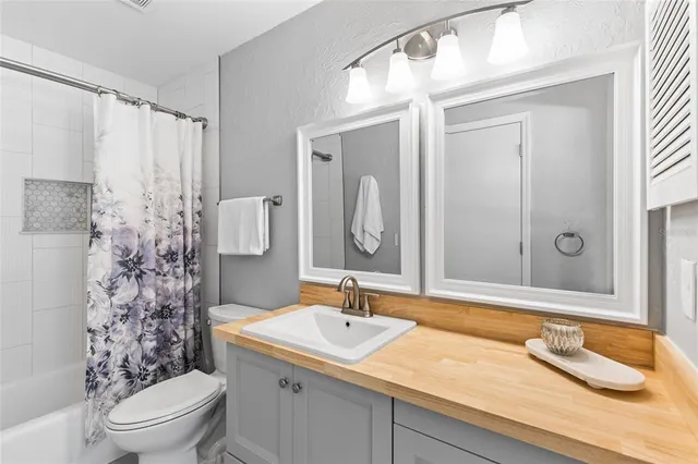 $644,900 | 8516 Southwest 20 Lane, Gainesville, FL 32607