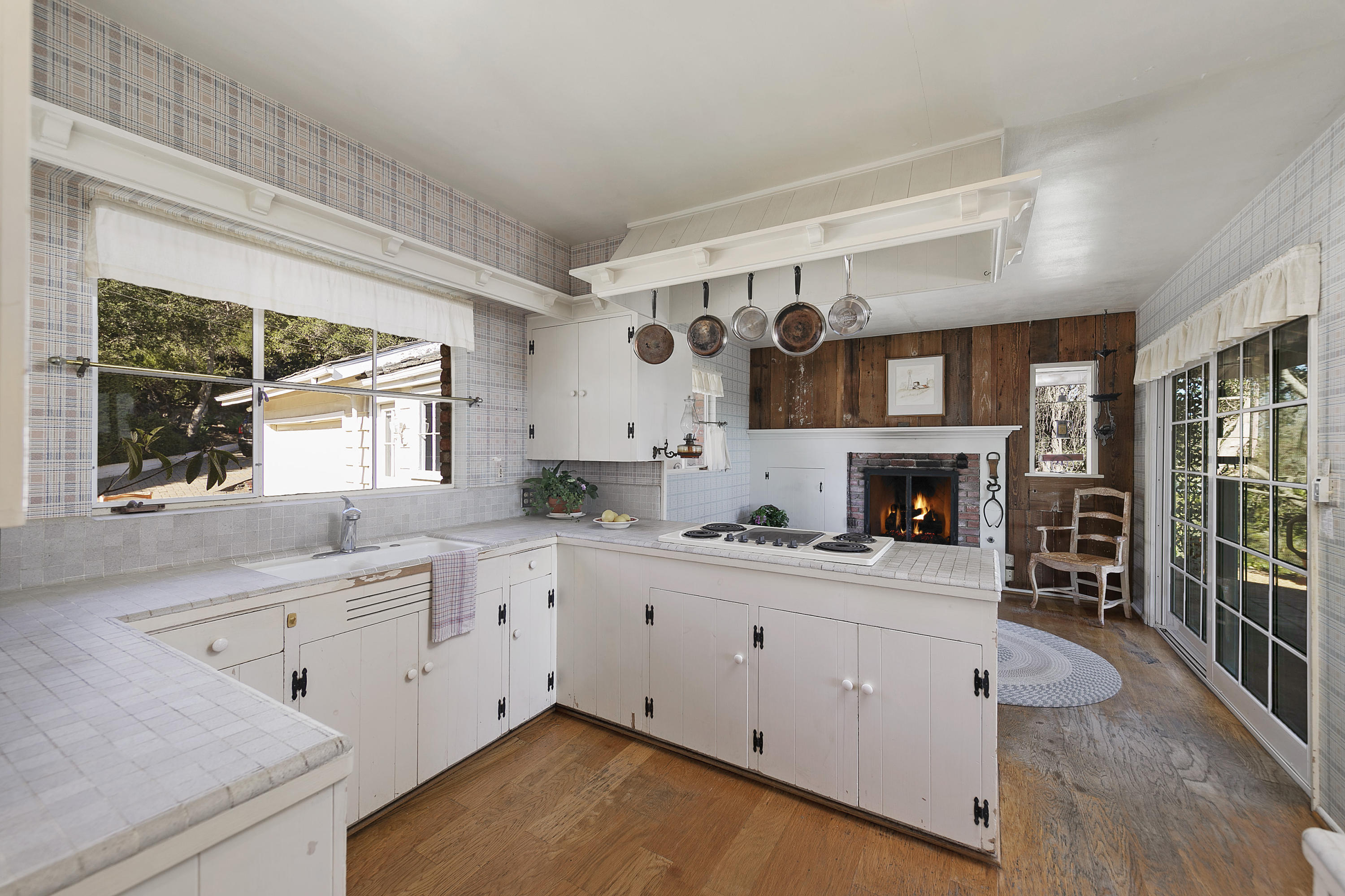 920 Alston Road Santa Barbara, CA 93108 - Photo 3 of 14 920AlstonRoad_02