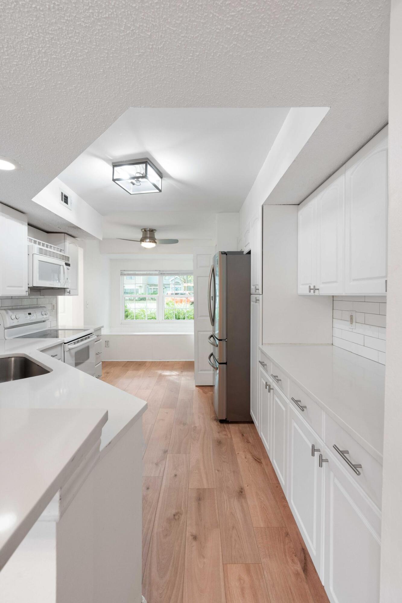 1840 Belle Chez Mount Pleasant, SC 29464 - Photo 16 of 63 Kitchen