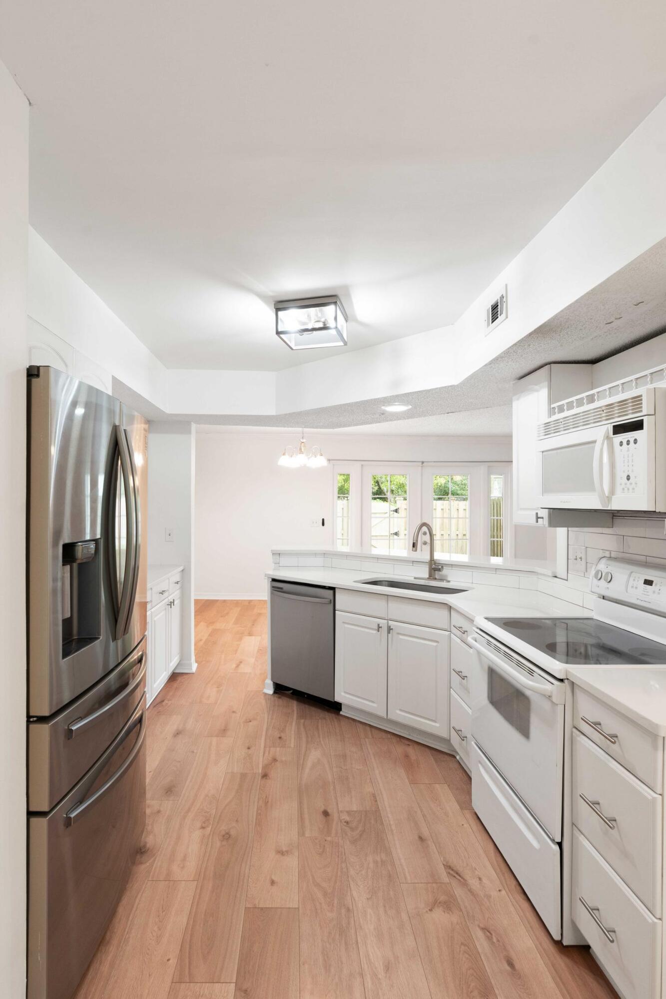 1840 Belle Chez Mount Pleasant, SC 29464 - Photo 21 of 63 Kitchen