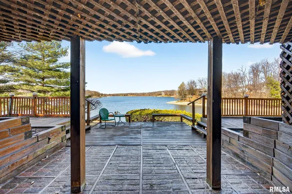 $675,000 | 115 Birch Court, Dahinda, IL 61428