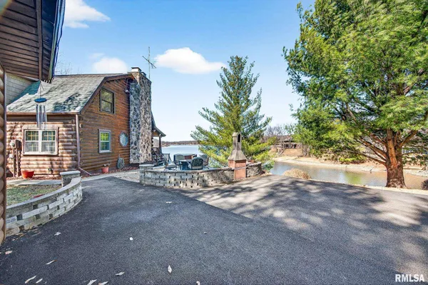 $675,000 | 115 Birch Court, Dahinda, IL 61428