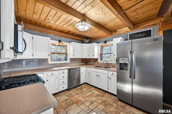 $675,000 | 115 Birch Court, Dahinda, IL 61428