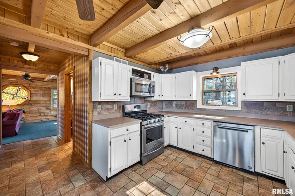 $675,000 | 115 Birch Court, Dahinda, IL 61428