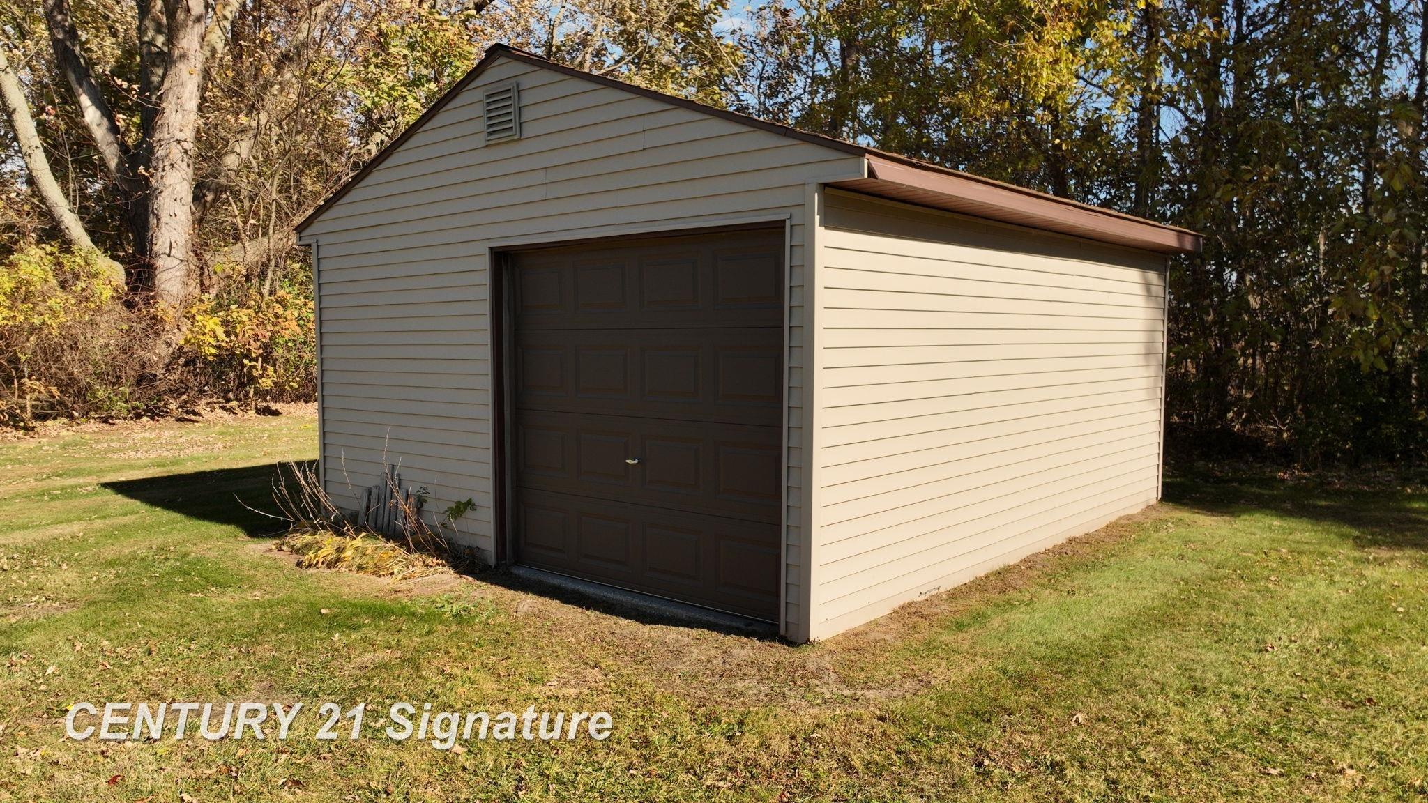13474 North Linden Road Clio, MI 48420 - Photo 44 of 64 50193516-46fe5002-d402-42bb-a0e5-ed86242a191c.JPG