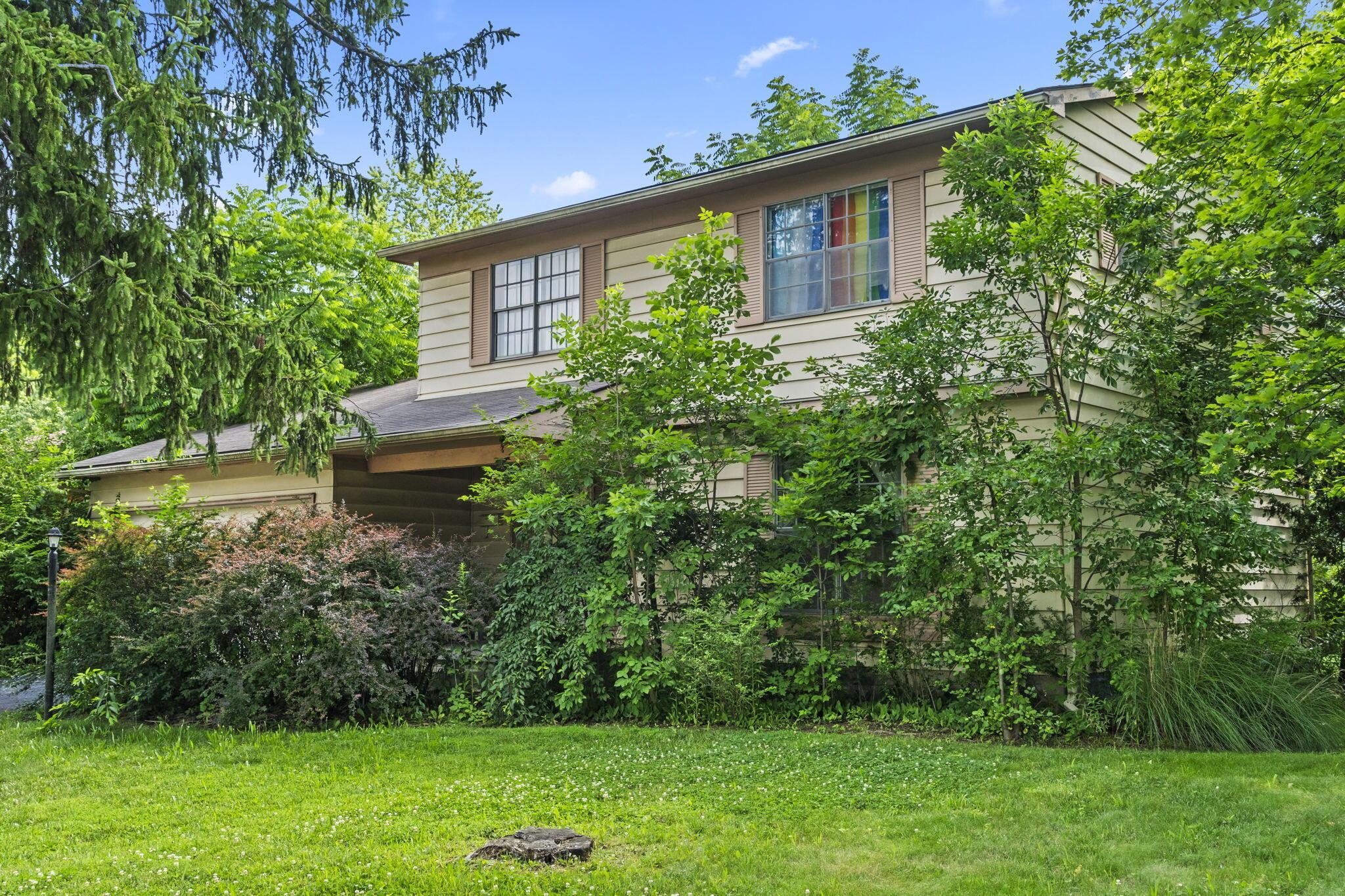 4958 Shadycrest Road Columbus, OH 43229 - Photo 4 of 13 4-web-or-mls-DSC07435