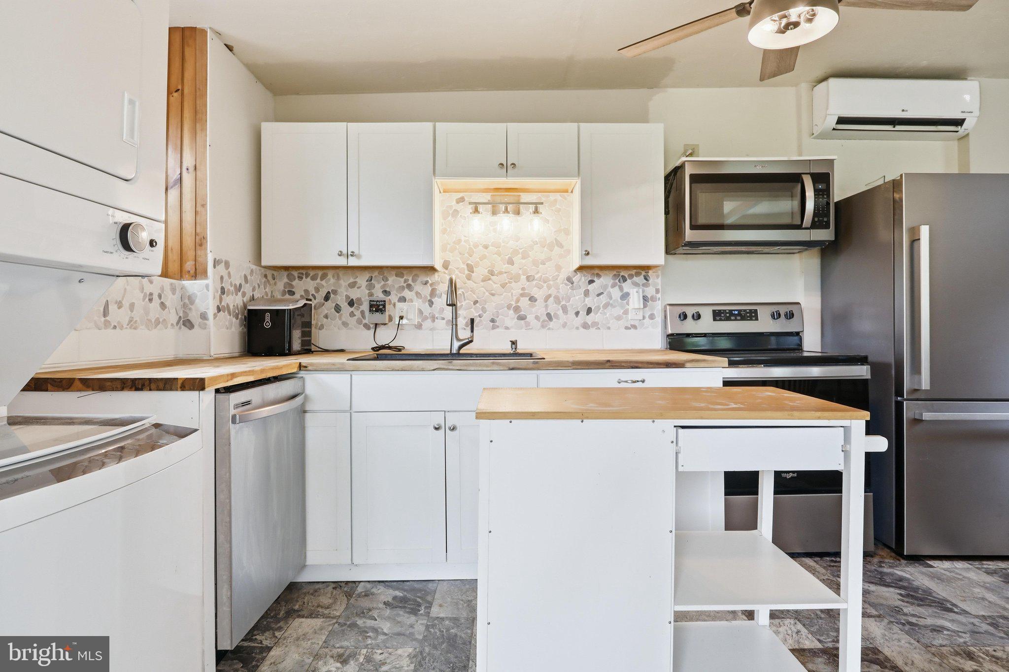 12527 Rockdale Road Clear Spring, MD 21722 - Photo 3 of 25 Updated Kitchen