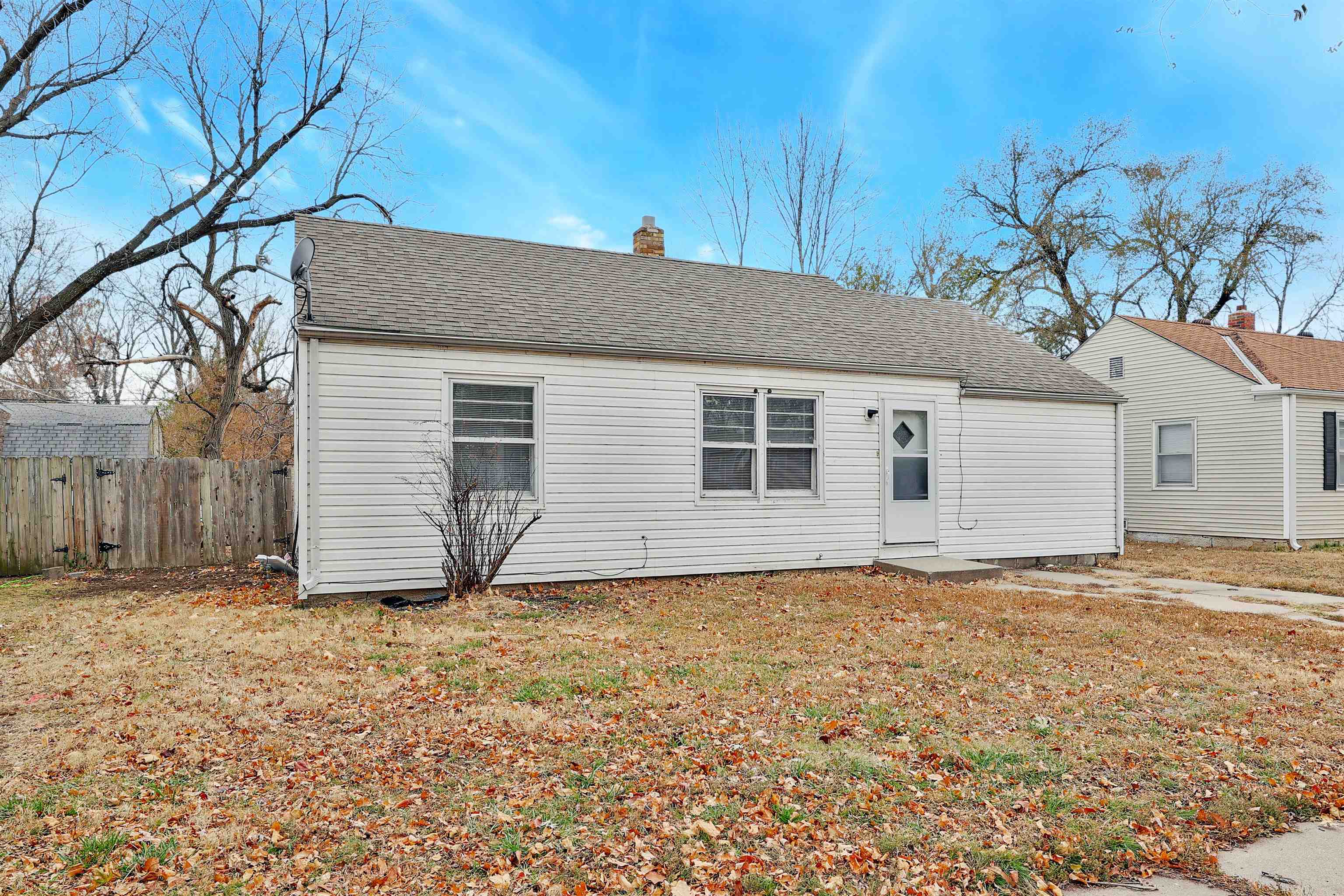 2515 South Mosley Street Wichita, KS 67216 - Photo 2 of 25