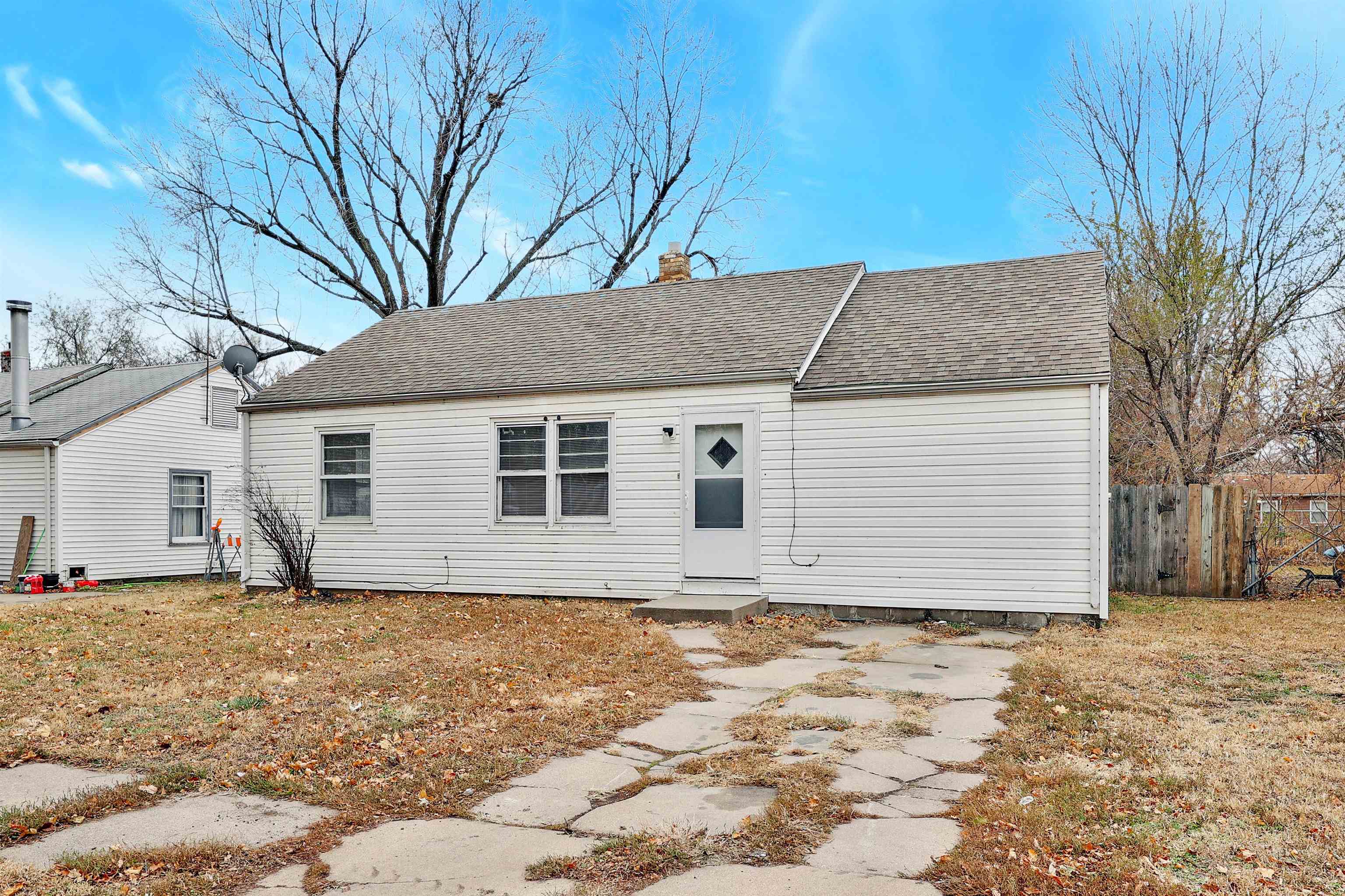 2515 South Mosley Street Wichita, KS 67216 - Photo 3 of 25