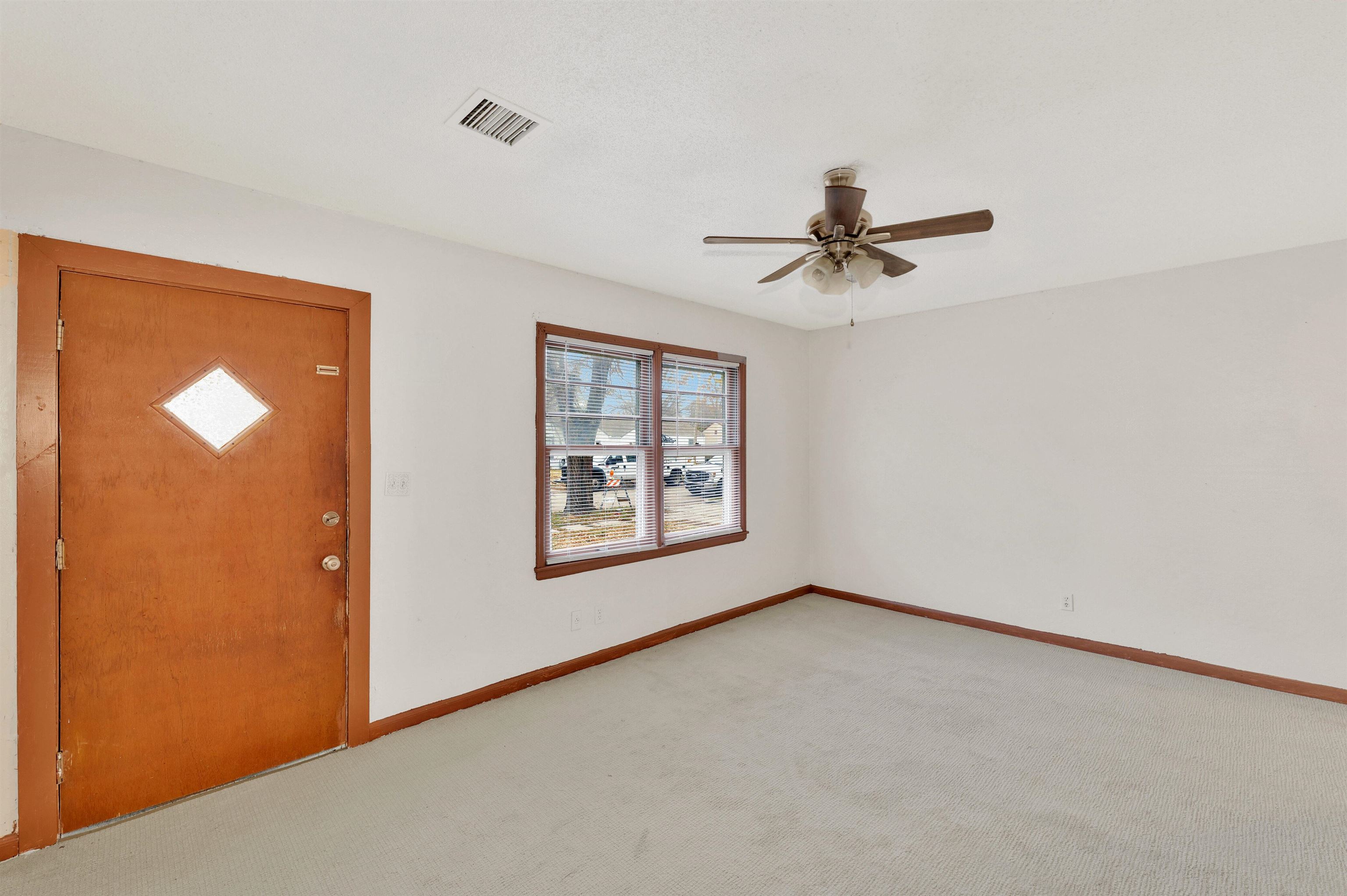 2515 South Mosley Street Wichita, KS 67216 - Photo 5 of 25