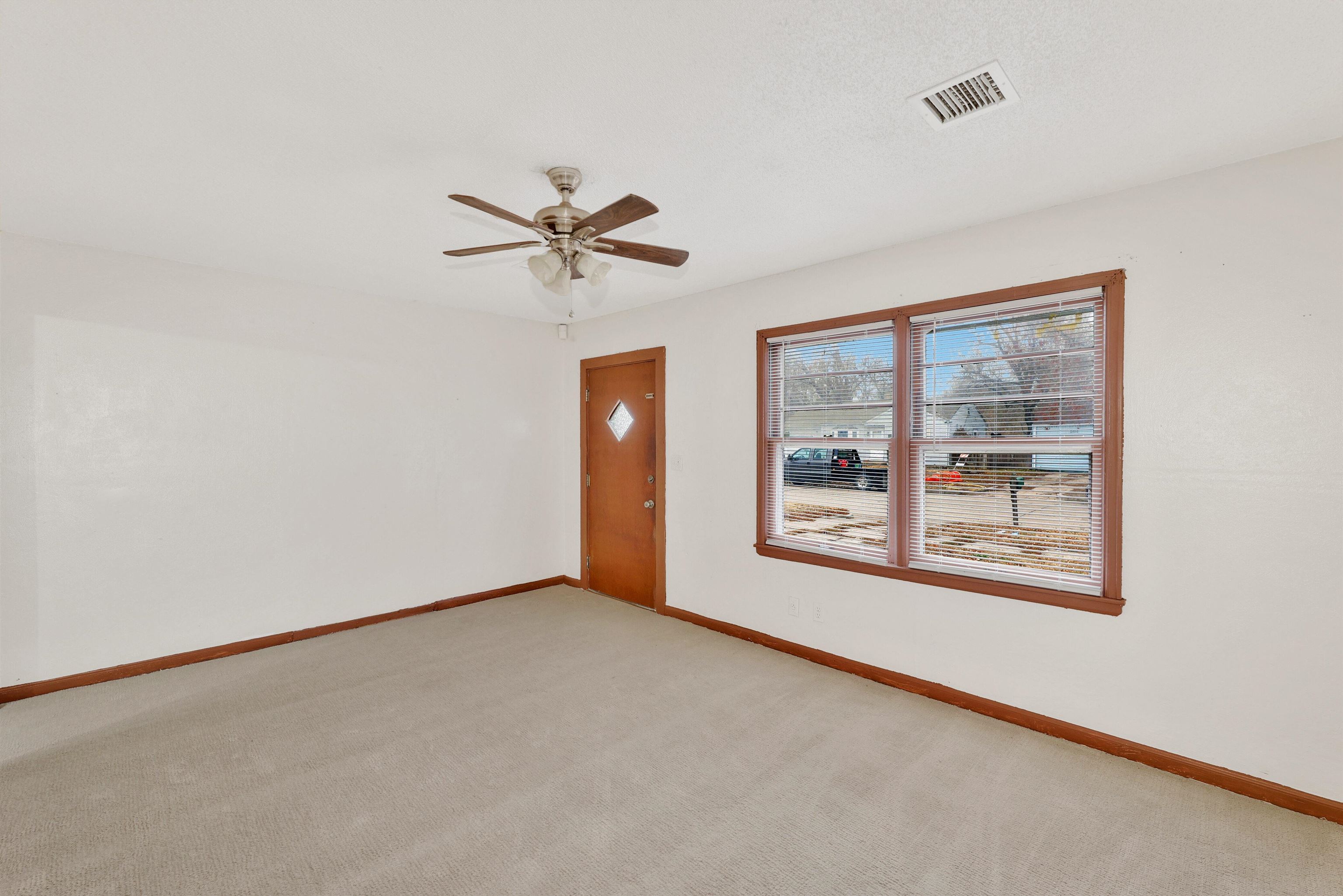 2515 South Mosley Street Wichita, KS 67216 - Photo 6 of 25