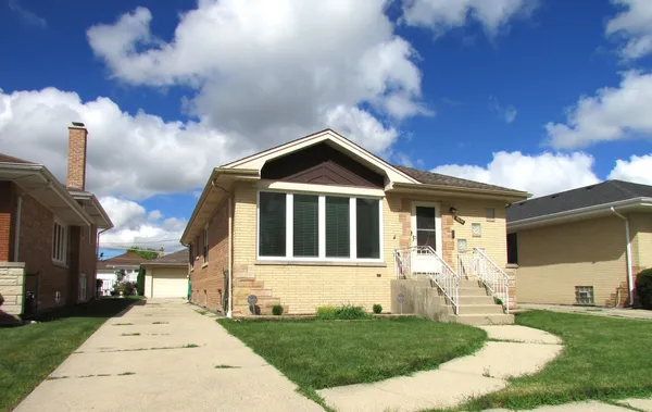 $3,300 | 4620 North Overhill Avenue, Norridge, IL 60706