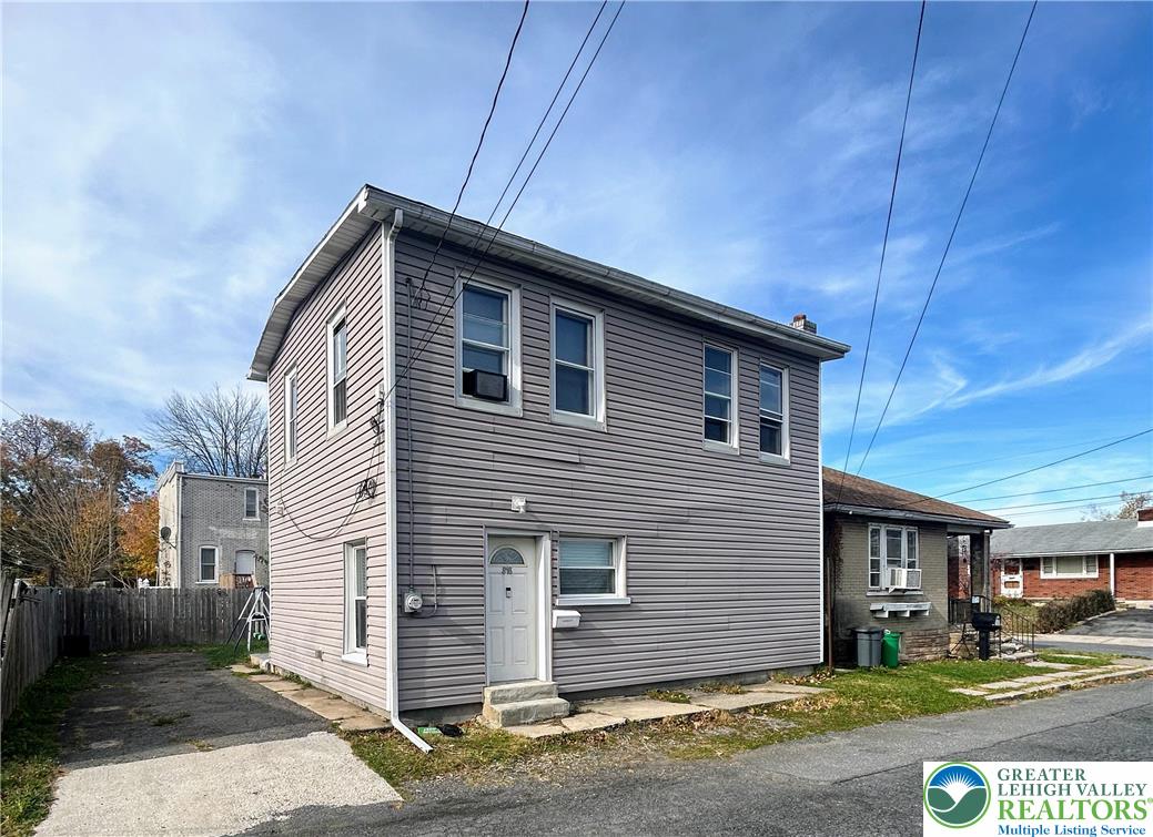 816 North Shell Street Allentown, PA 18109 - Photo 2 of 22 a front view of a house with a yard