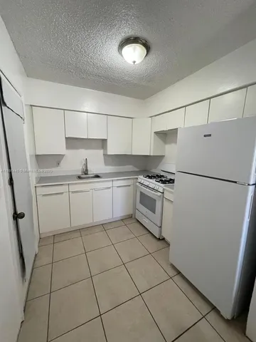 $1,600 | 16851 Northeast 18th Avenue, Unit 212, North Miami Beach, FL 33162
