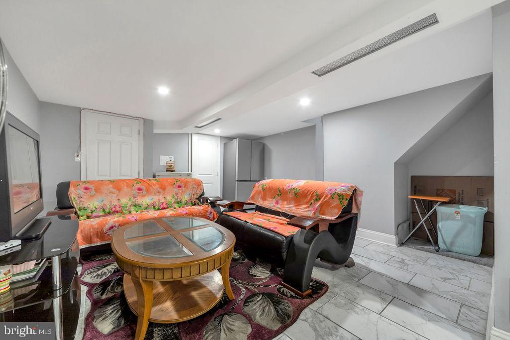 418 Hampden Road Upper Darby, PA 19082 - Photo 14 of 27