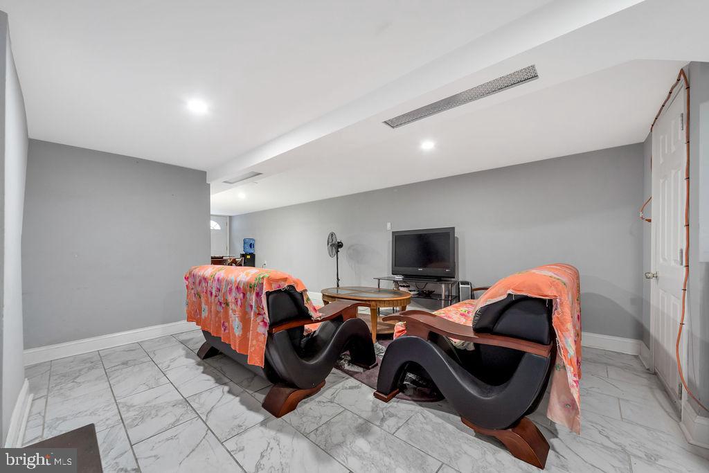 418 Hampden Road Upper Darby, PA 19082 - Photo 15 of 27