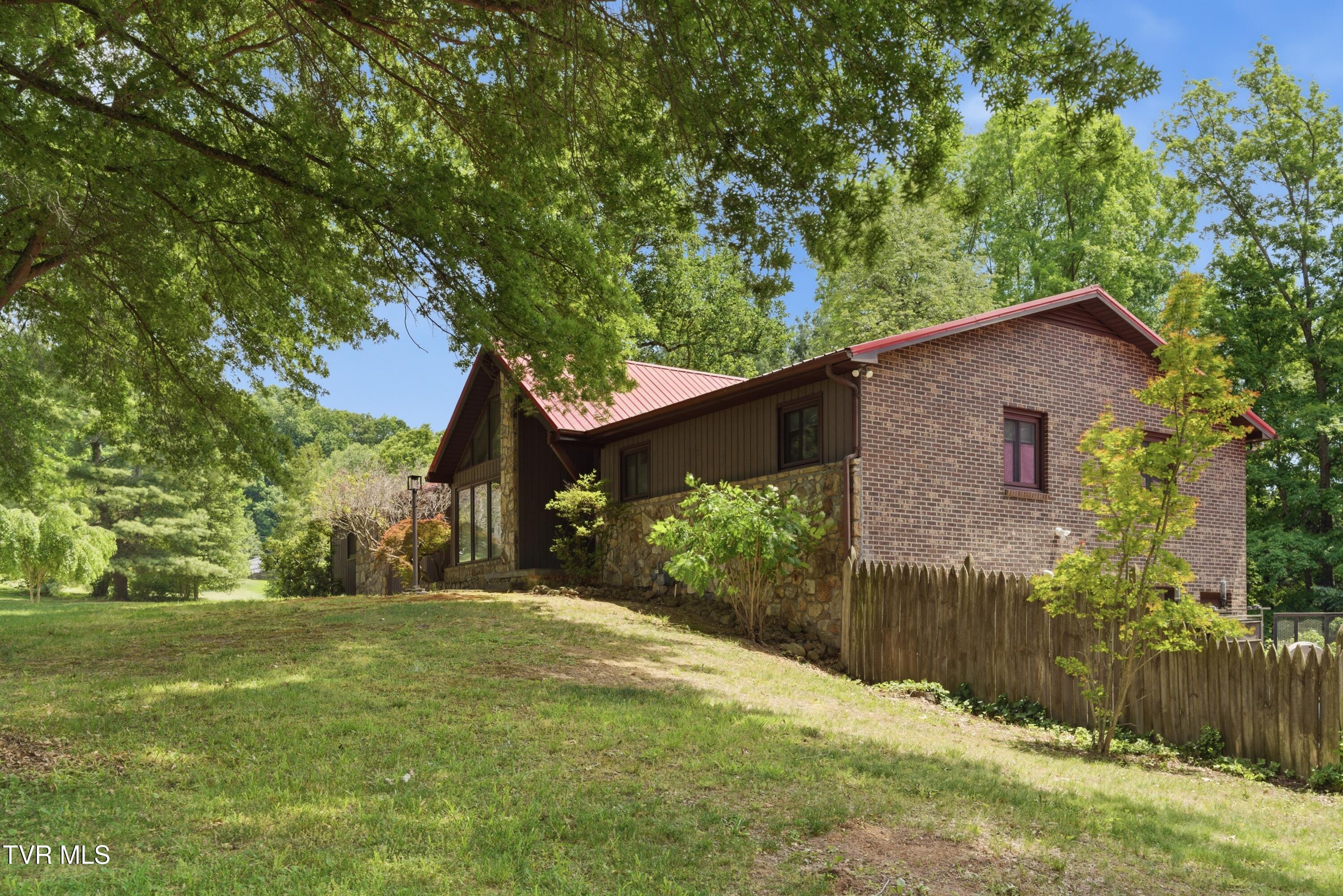 205 Spring Valley Road Unicoi, TN 37692 - Photo 3 of 38 DSC01451