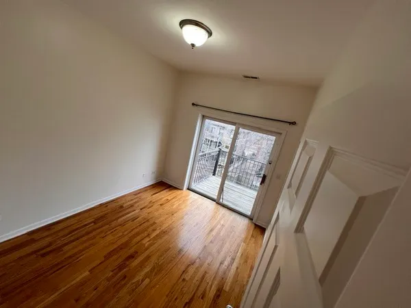 $2,500 | 633 East Bowen Avenue, Unit 3W, Chicago, IL 60653