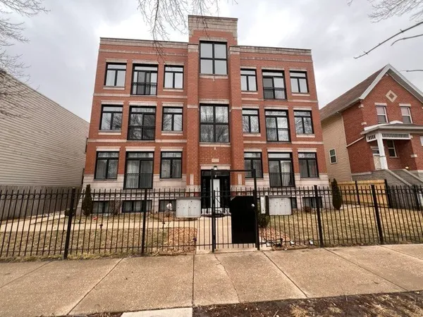 $2,500 | 633 East Bowen Avenue, Unit 3W, Chicago, IL 60653