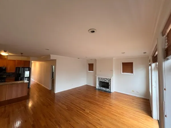 $2,500 | 633 East Bowen Avenue, Unit 3W, Chicago, IL 60653